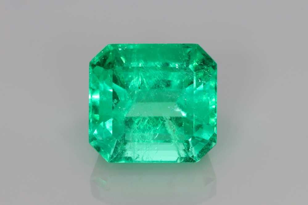 6.17ct Octagonal Natural Emerald (Colour Green, Clarity Slightly Included, Cut Faceted)